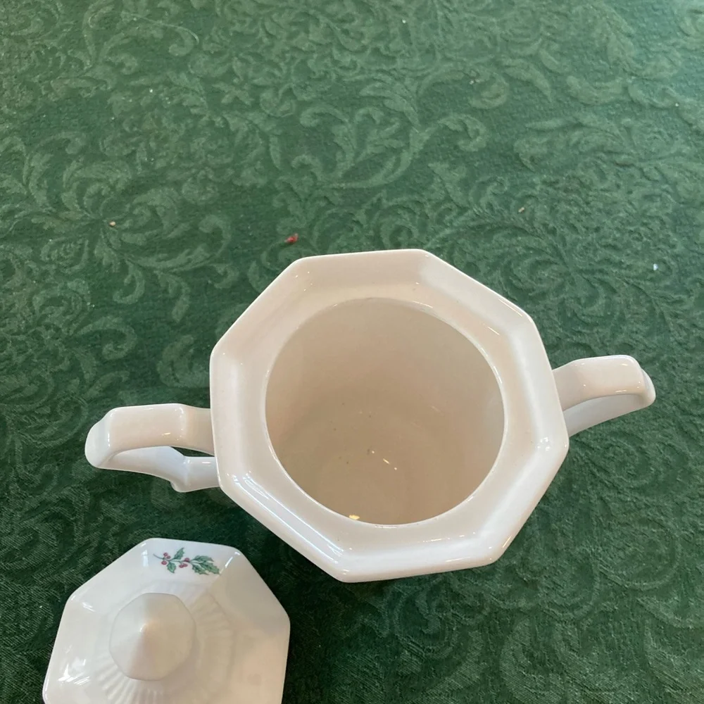 NIKKO CHRISTMASTIME VINTAGE CERAMIC SUGAR & CREAMER SET JAPAN - Picture 5 of 9